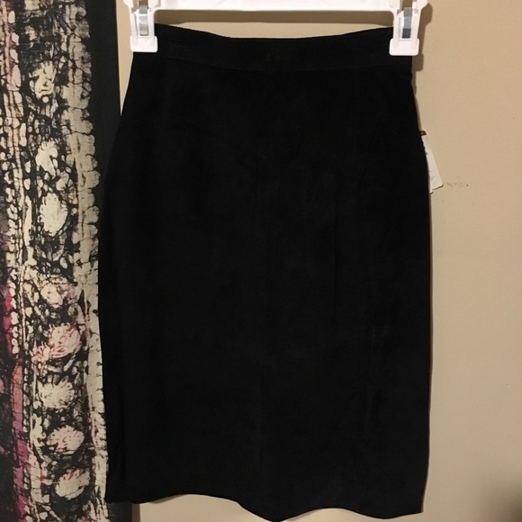 BLACK SUEDE VINTAGE SKIRT - Picture 2 of 4